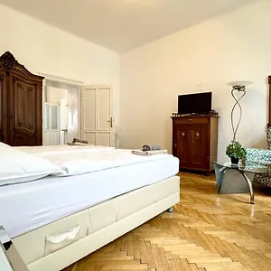  Appartamento Cosy Located At Famous Kutschkermarkt Austria